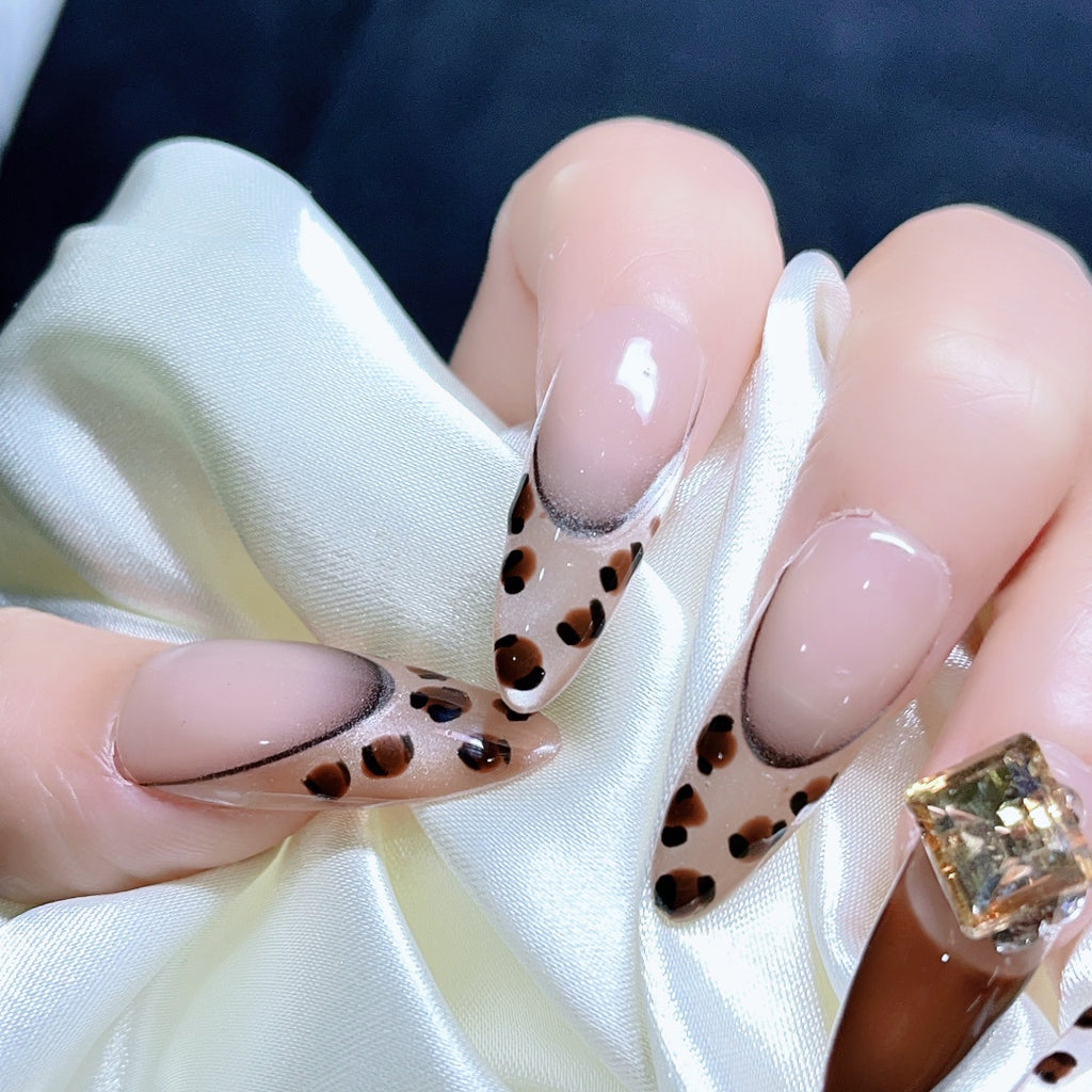 Handmade custom nail art wears nail flashes and high-quality fake nails(241231)