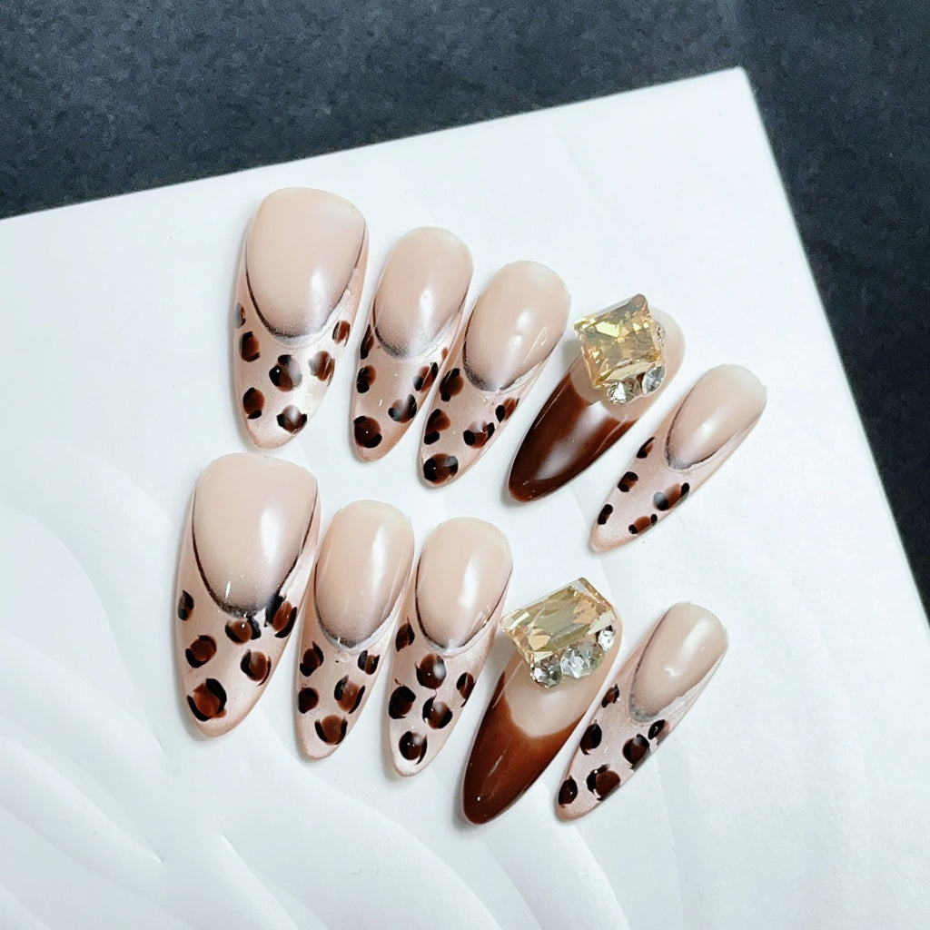 Handmade custom nail art wears nail flashes and high-quality fake nails(241231)