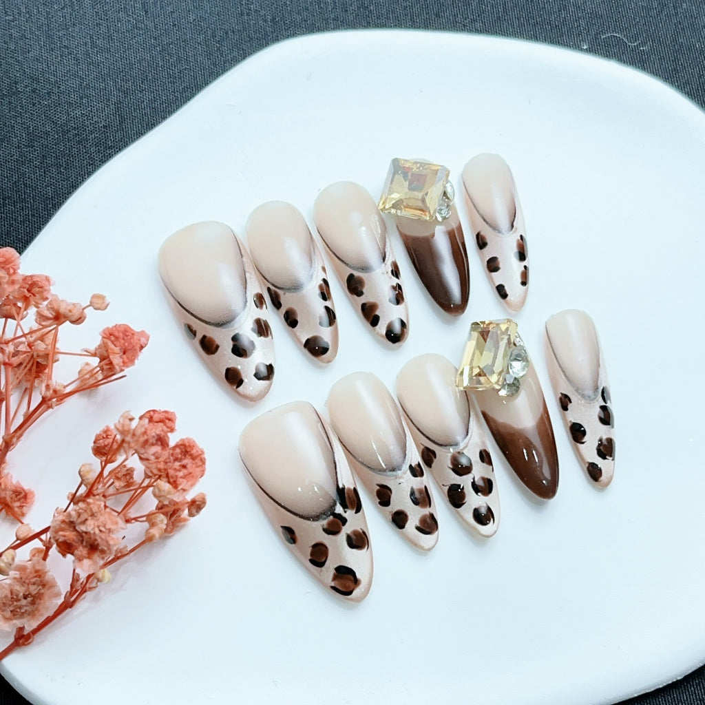 Handmade custom nail art wears nail flashes and high-quality fake nails(241231)