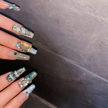 Load image into Gallery viewer, Handmade custom nail art wears nail flashes and high-quality fake nails(29284)