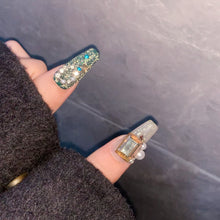 Load image into Gallery viewer, Handmade custom nail art wears nail flashes and high-quality fake nails(29284)